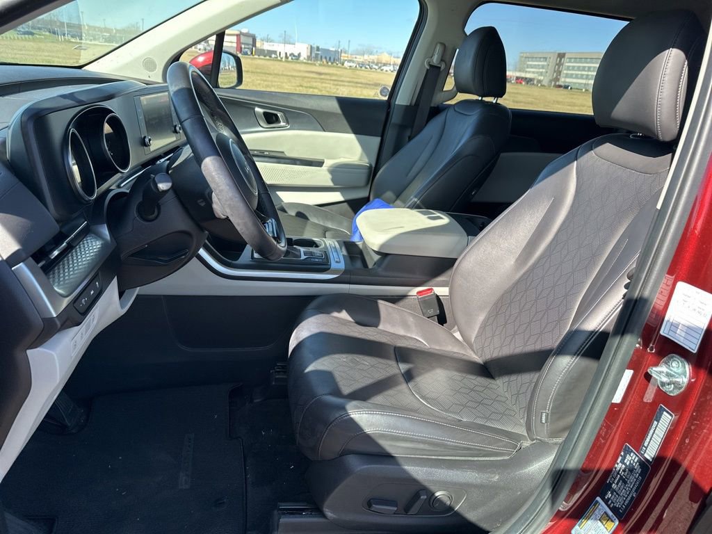 Used 2024 Kia Carnival LX image 14