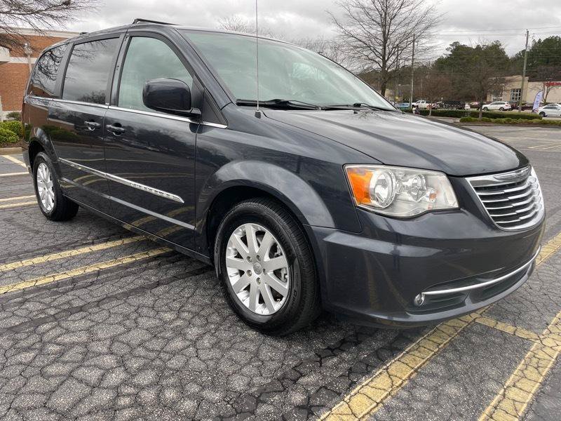 Used 2014 Chrysler Town & Country Touring FWD image 7