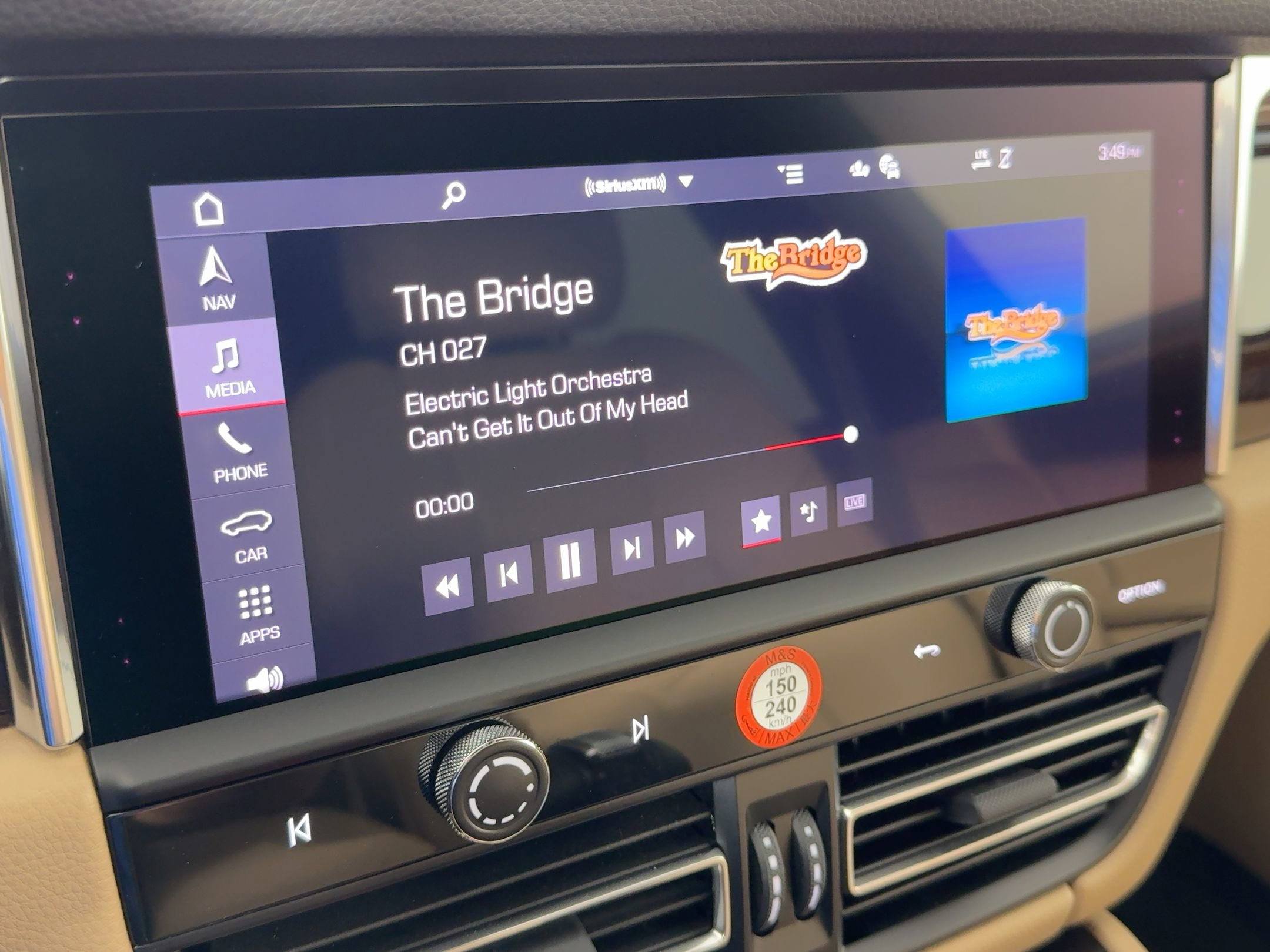 Certified 2025 Porsche Macan image 22