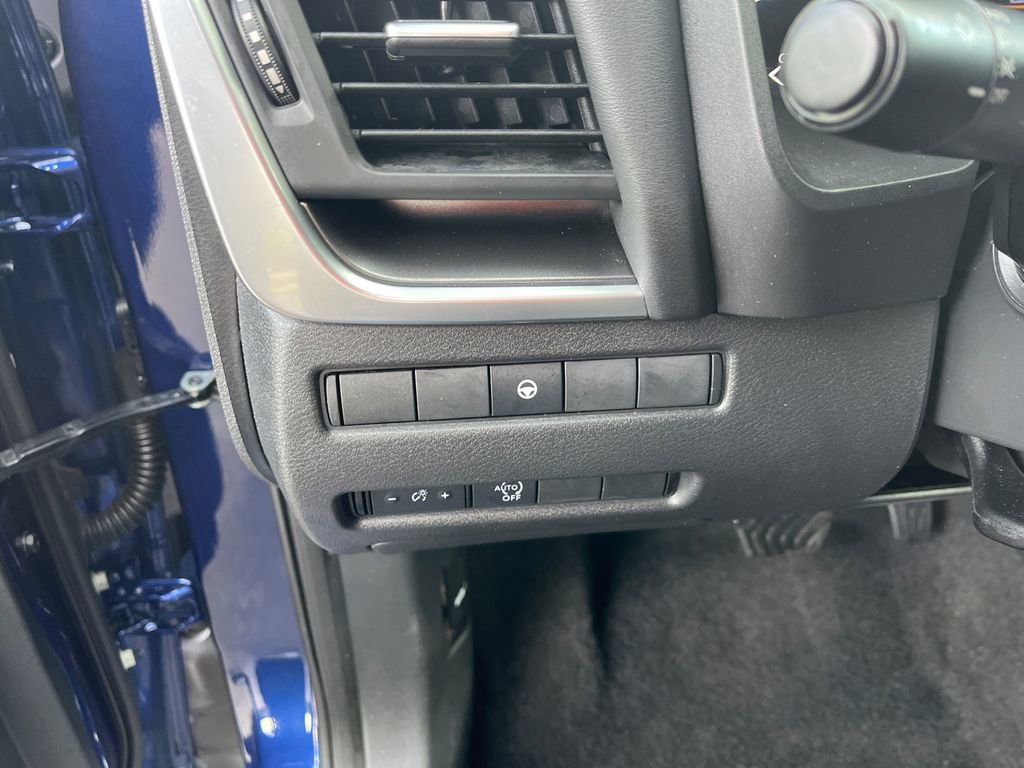 Used 2023 Nissan Rogue SV image 15