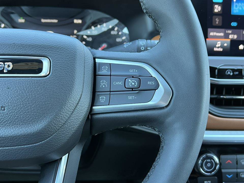 Used 2025 Jeep Compass Limited AWD/4WD image 18