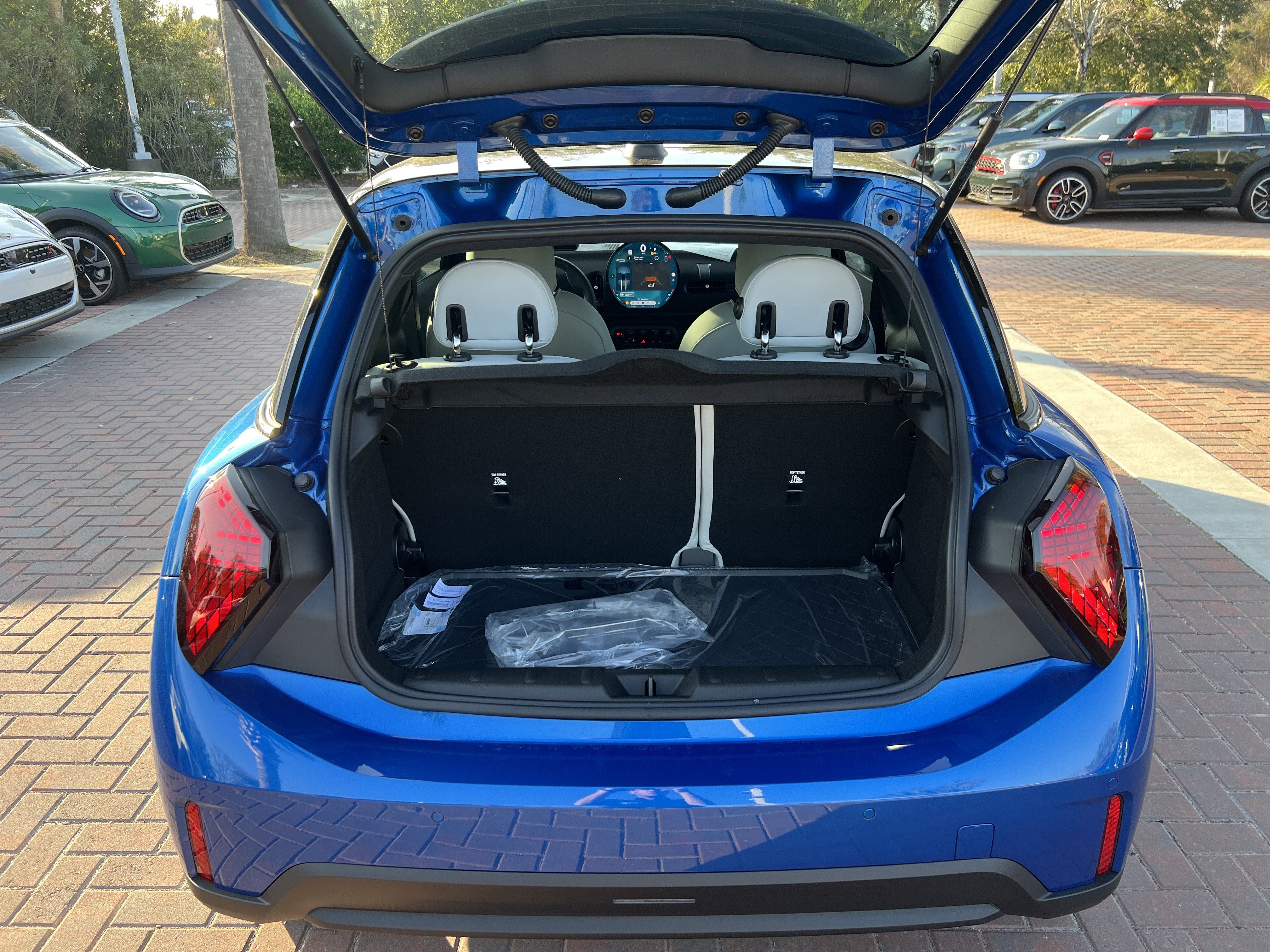 Used 2026 MINI Cooper 2-Door Hardtop FWD image 18