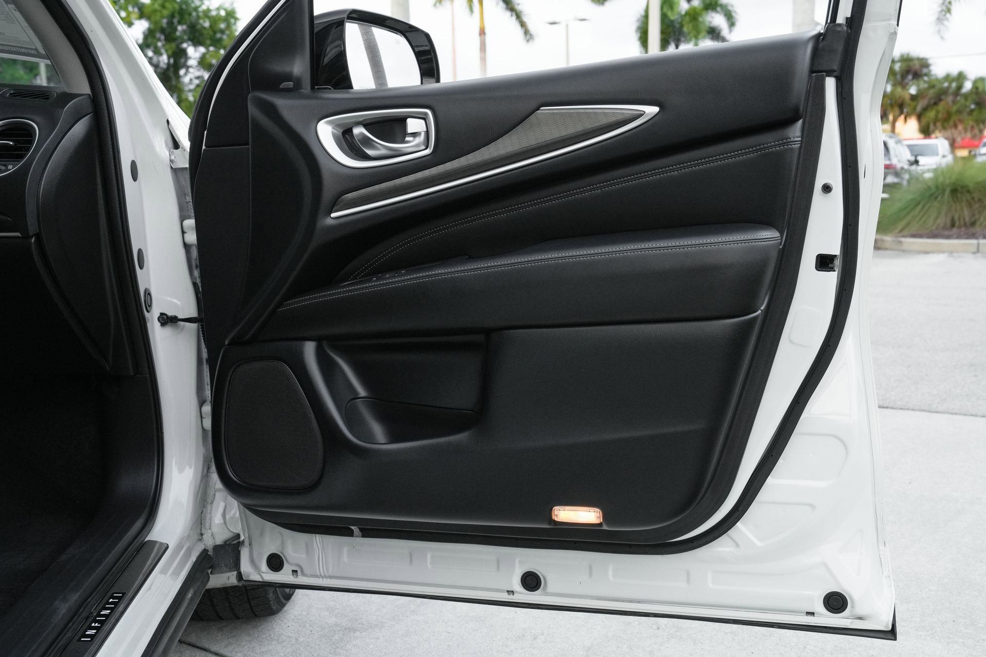 Used 2019 INFINITI QX60 Luxe w/ Essential Package image 36