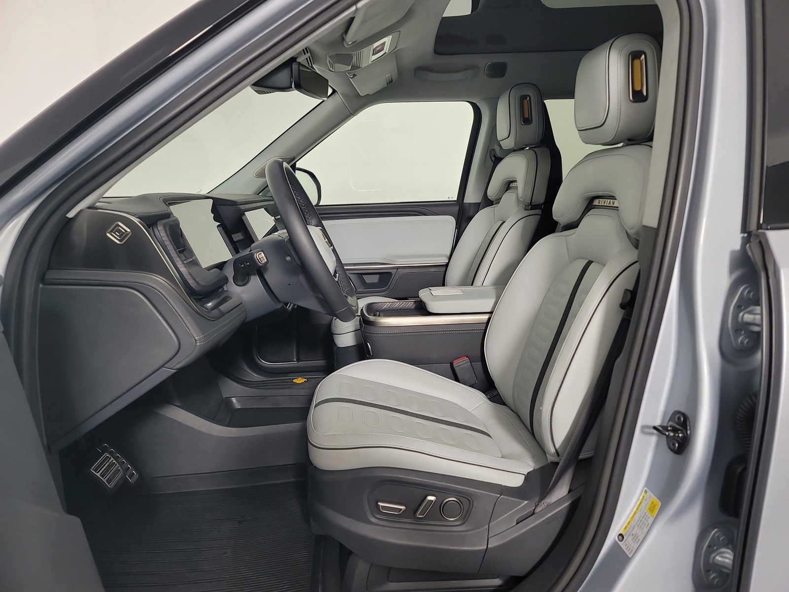 Used 2024 Rivian R1S Adventure AWD/4WD image 20