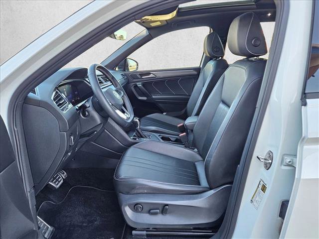 Used 2023 Volkswagen Tiguan SE R-Line FWD image 16