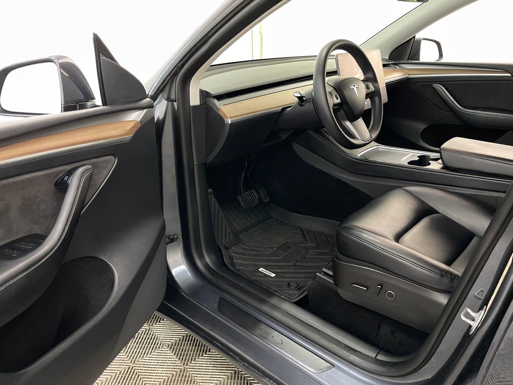 Used 2023 Tesla Model Y Long Range image 21