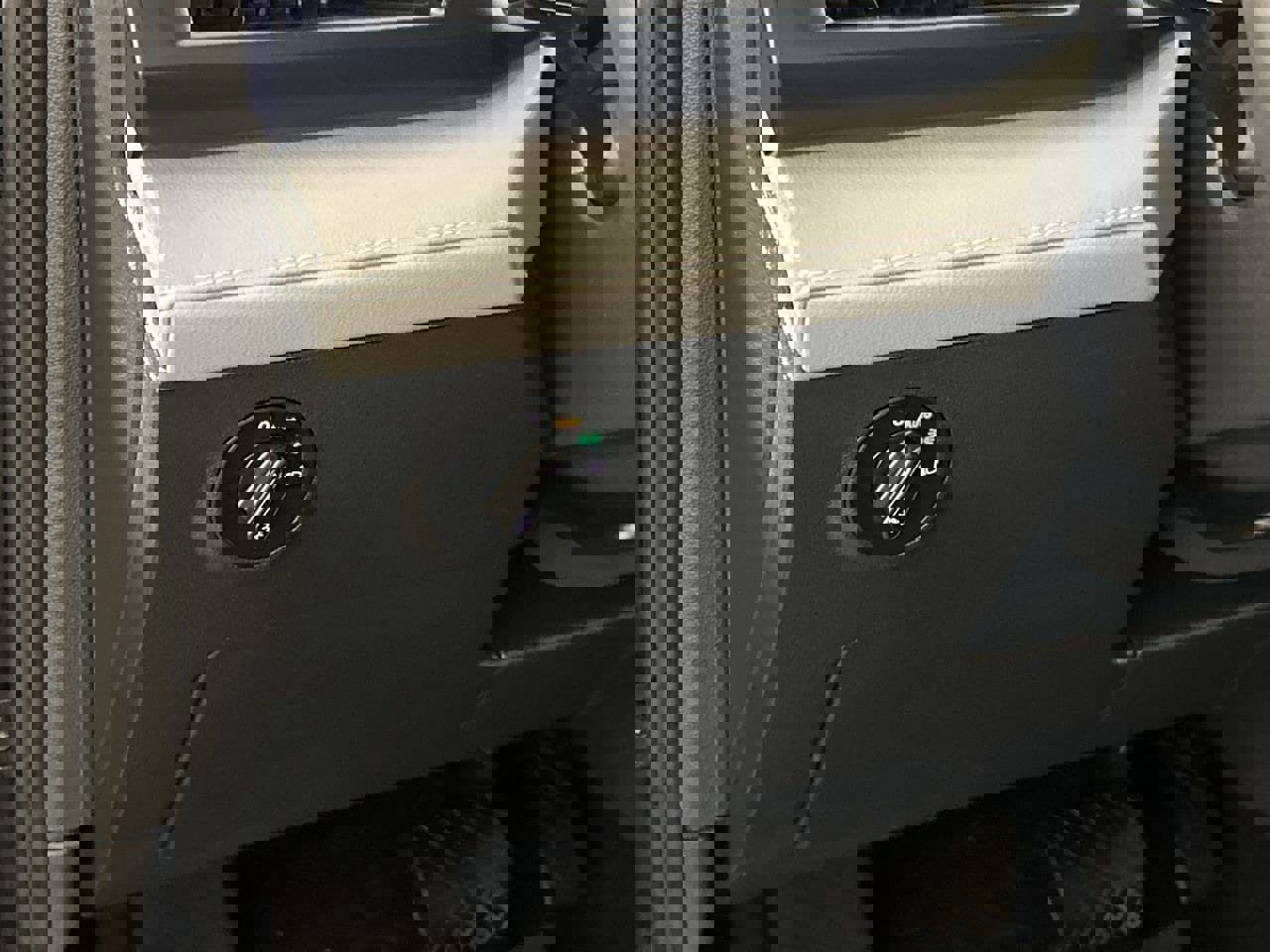 Used 2024 Volkswagen Taos SE image 12