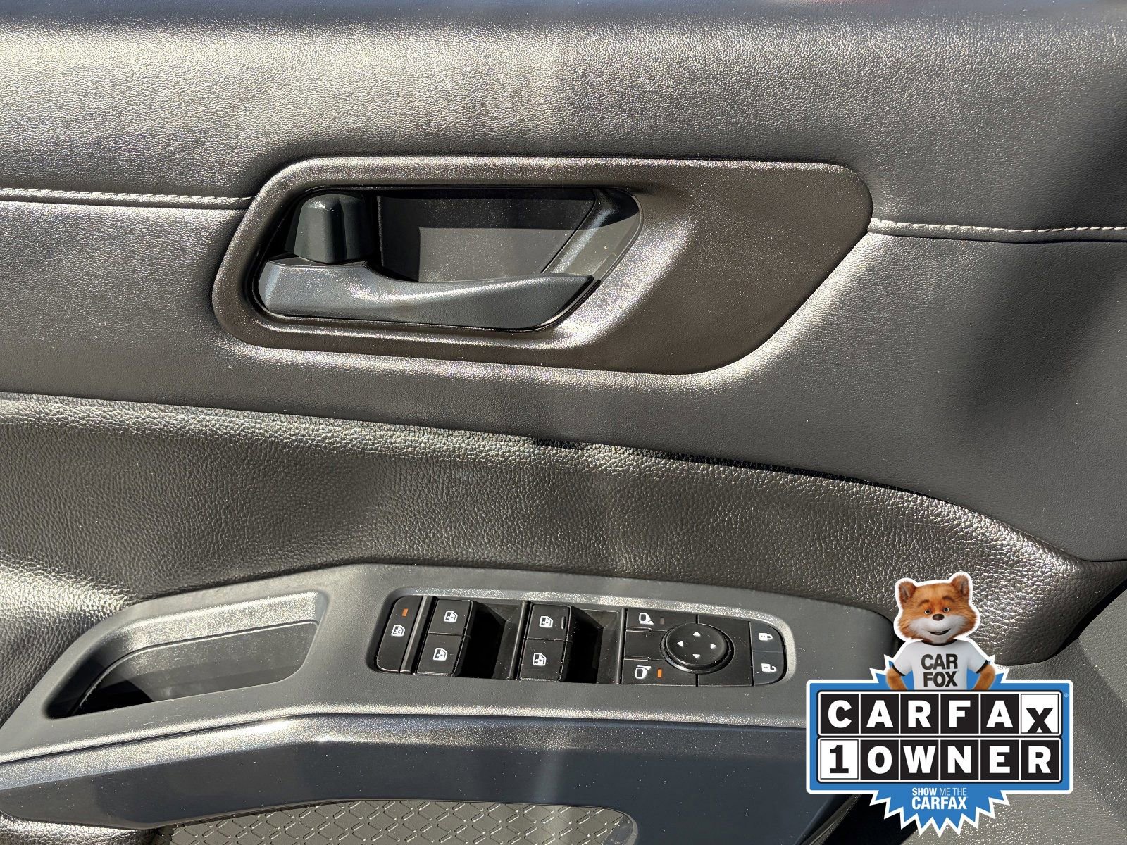 Certified 2024 Nissan Pathfinder SV w/ Black Appearance Package image 23