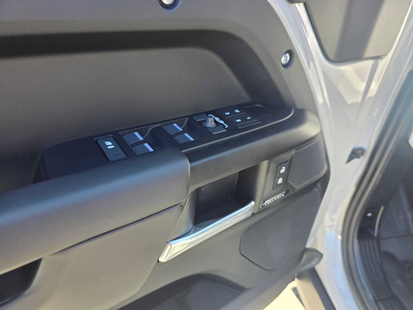 New 2026 Land Rover Defender 130 X-Dynamic SE AWD/4WD image 20