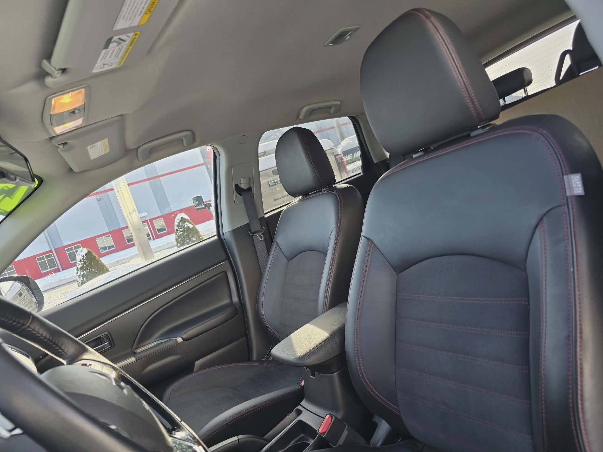 Used 2025 Mitsubishi Outlander Sport SE image 12