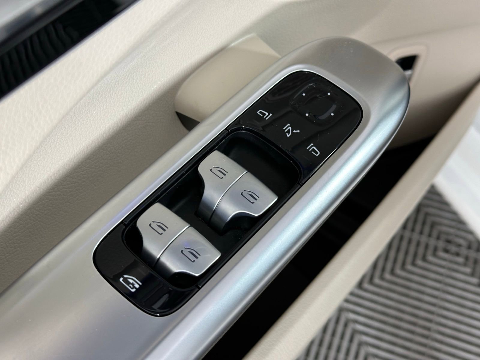 Used 2023 Mercedes-Benz C 300 4MATIC Sedan image 36