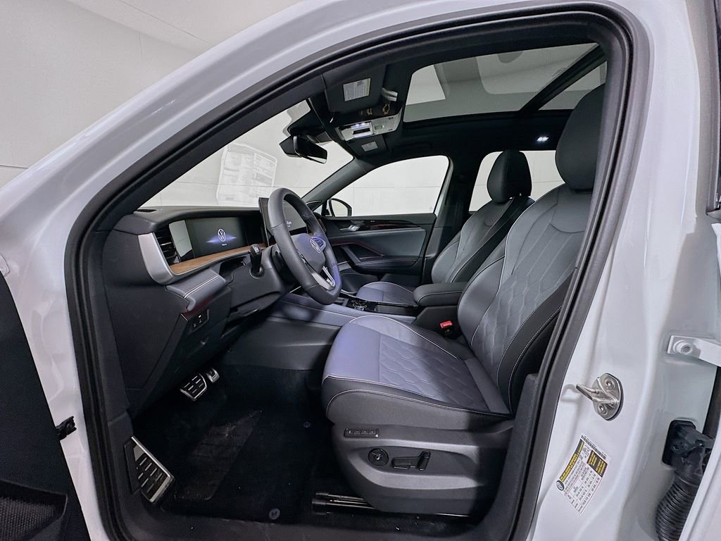 New 2026 Volkswagen Tiguan SEL R-Line image 10