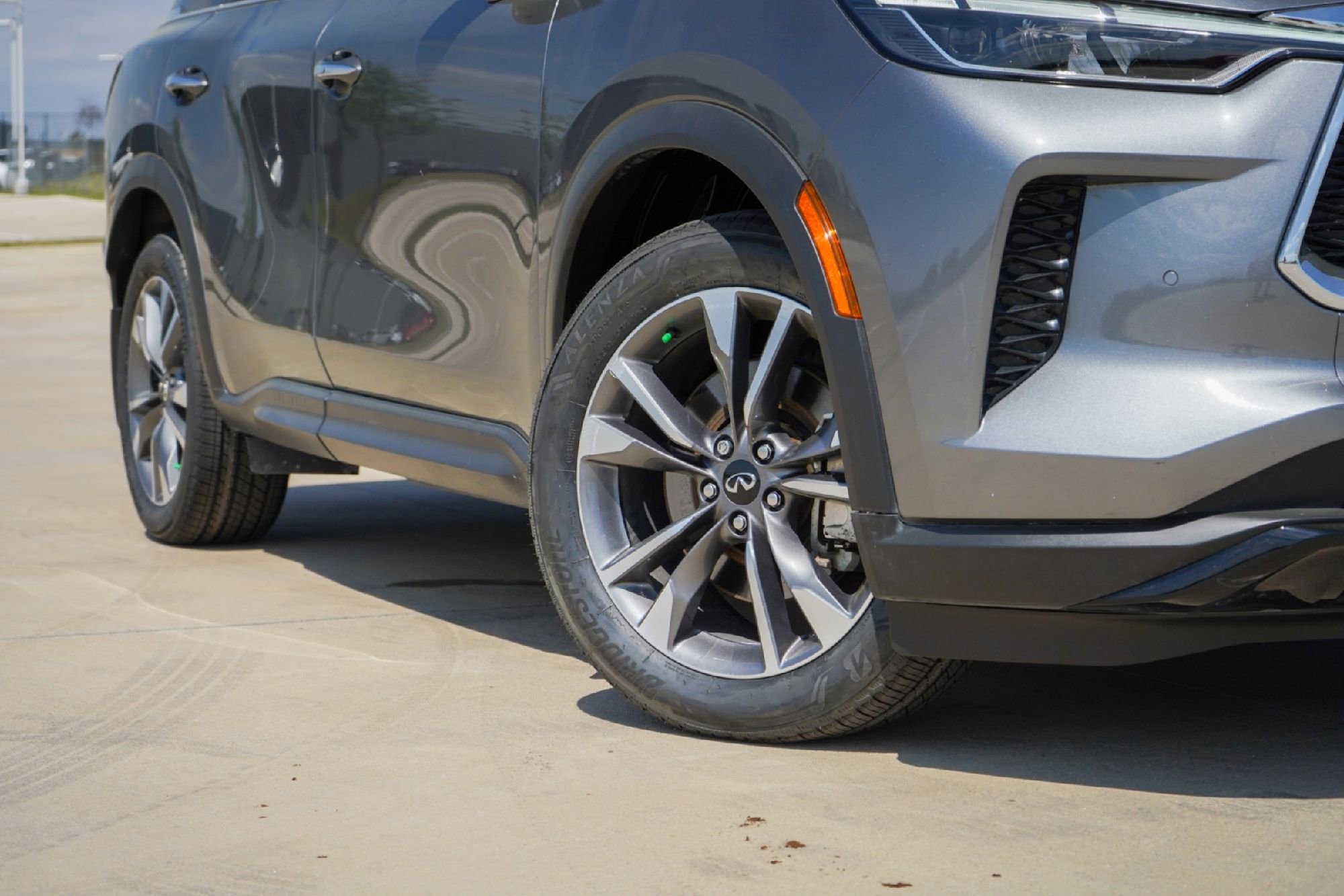 Certified 2023 INFINITI QX60 Luxe w/ Cargo Package image 2