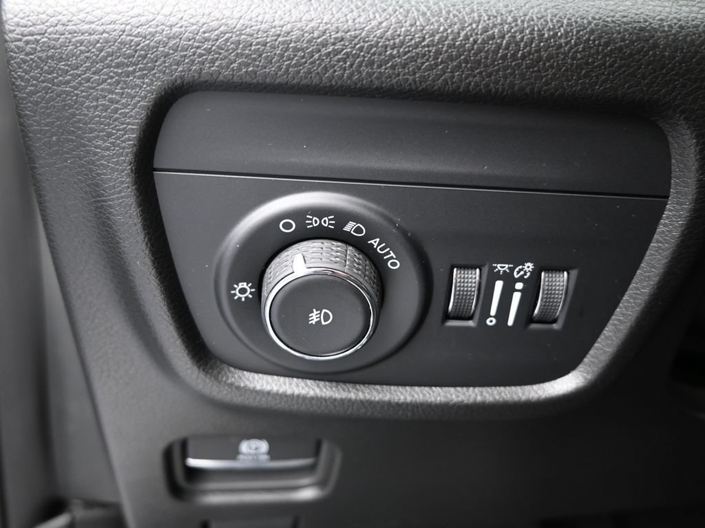 Used 2024 Jeep Grand Cherokee Overland w/ Luxury Tech Group IV AWD/4WD image 37
