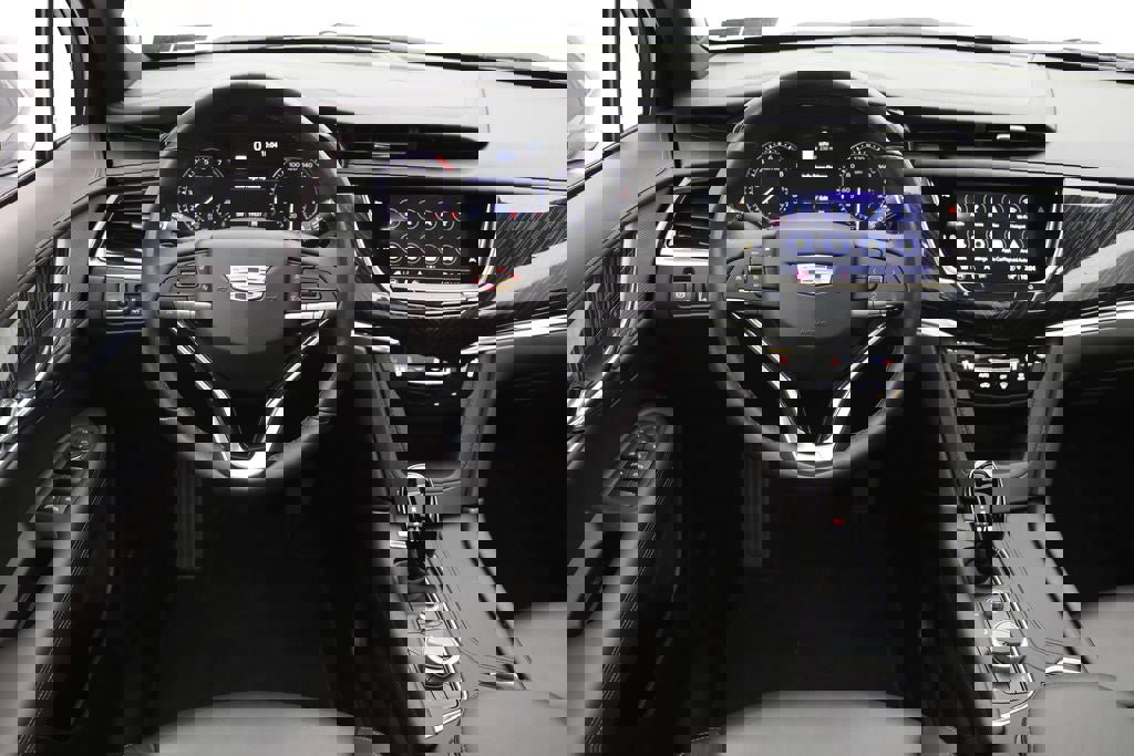 Used 2025 Cadillac XT6 Premium Luxury image 15