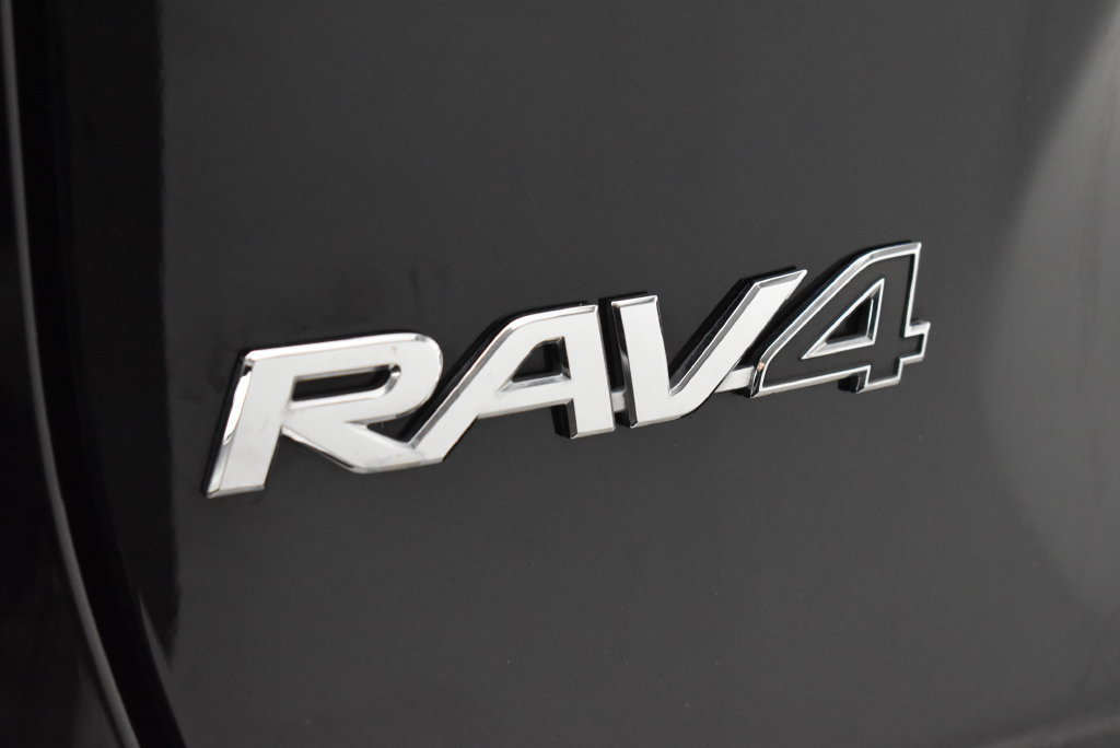 Used 2025 Toyota RAV4 XLE AWD/4WD image 9