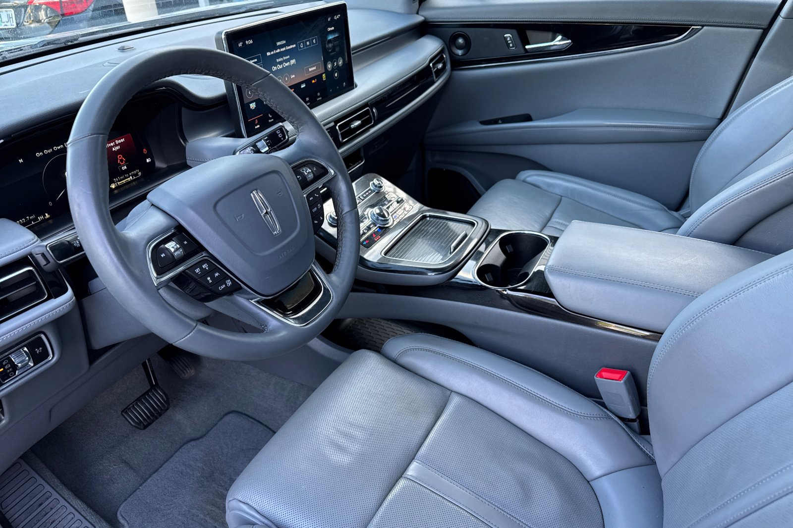 Used 2023 Lincoln Nautilus Reserve w/ Equipment Group 201A AWD/4WD image 10