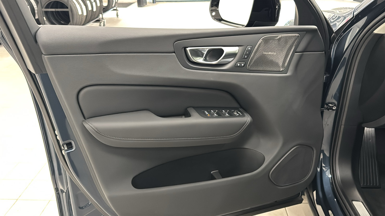 New 2027 Volvo XC60 T8 Plus AWD/4WD image 21