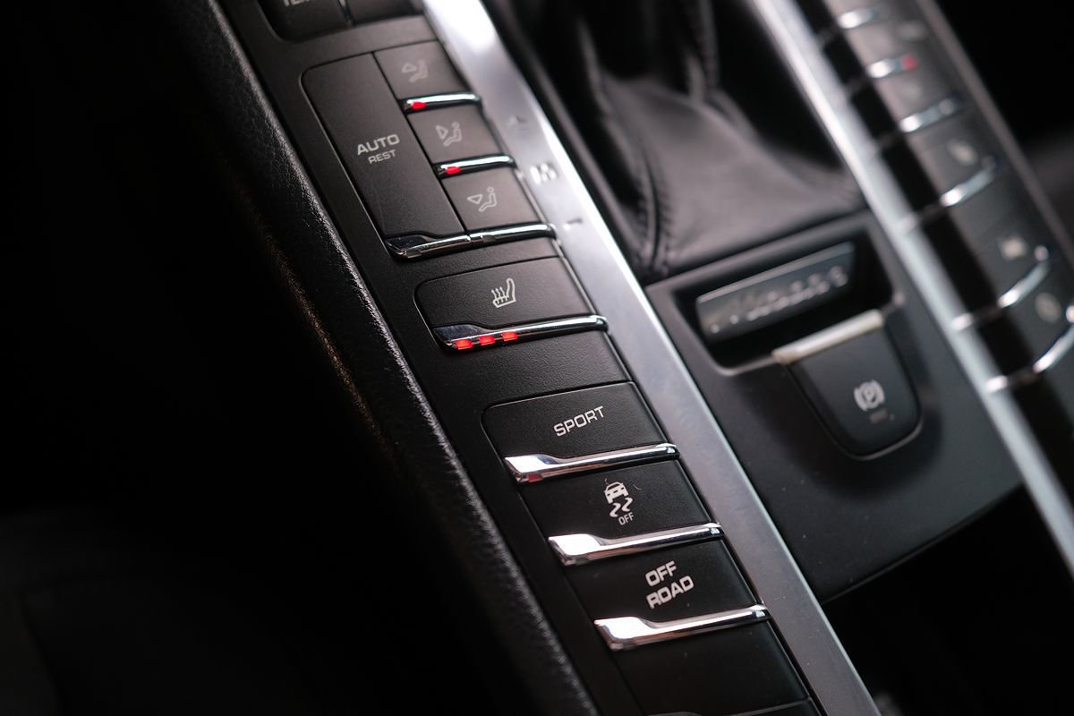 Used 2019 Porsche Macan image 24