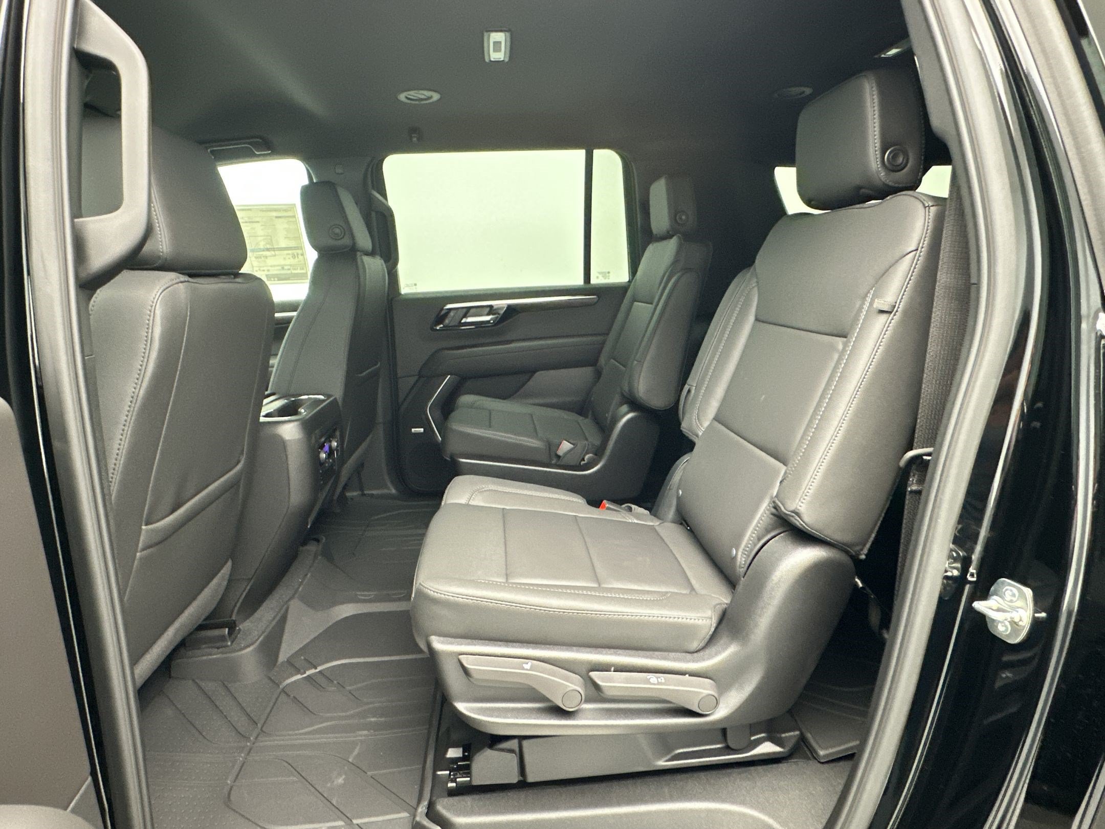New 2026 Chevrolet Suburban LT w/ Comfort Package AWD/4WD image 22