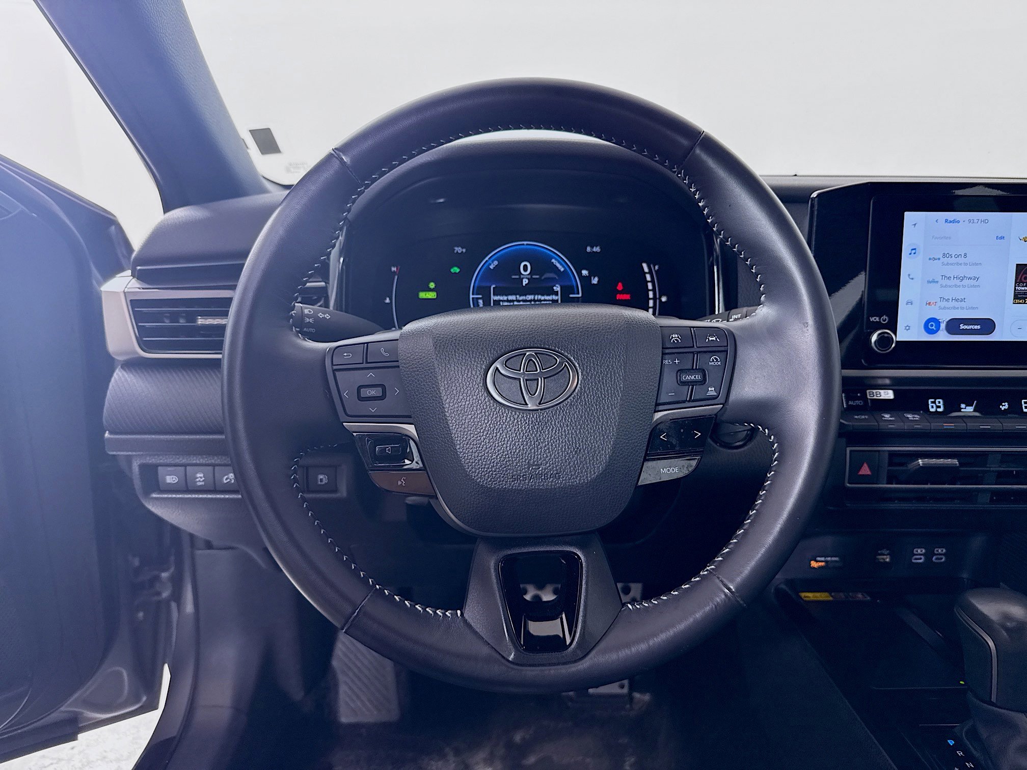 Used 2025 Toyota Camry SE image 12