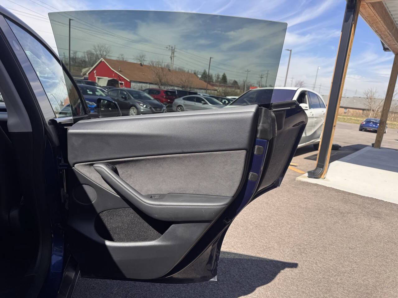 Used 2024 Tesla Model Y Long Range 4dr Crossover image 14