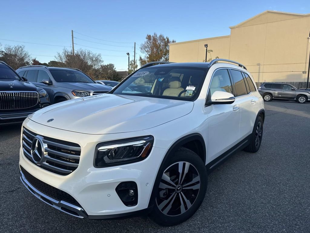 Used 2025 Mercedes-Benz GLB 250 image 3