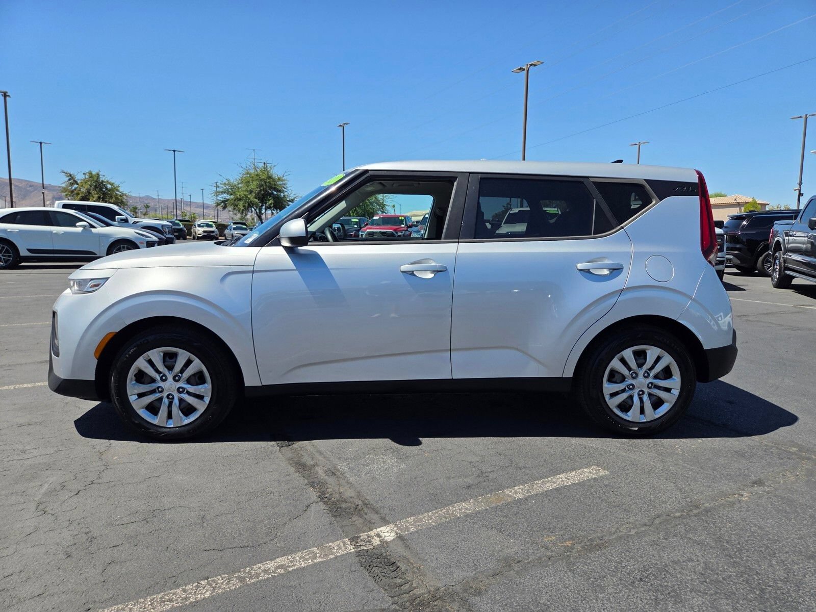 Used 2020 Kia Soul LX FWD image 3