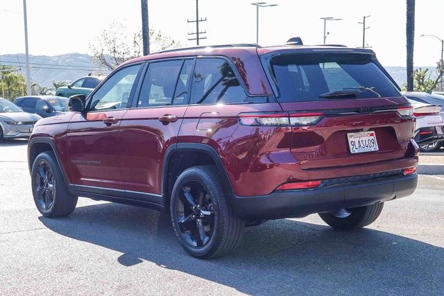 Used 2024 Jeep Grand Cherokee Altitude image 7