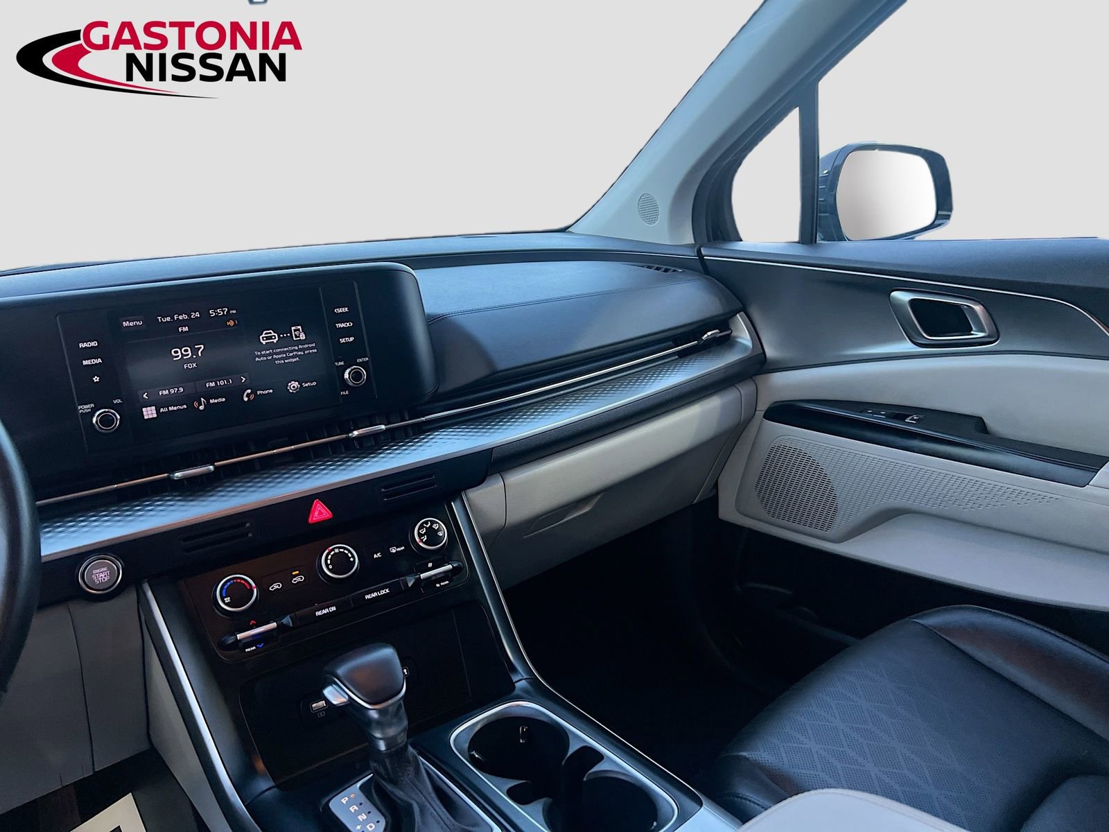 Used 2024 Kia Carnival LX image 31