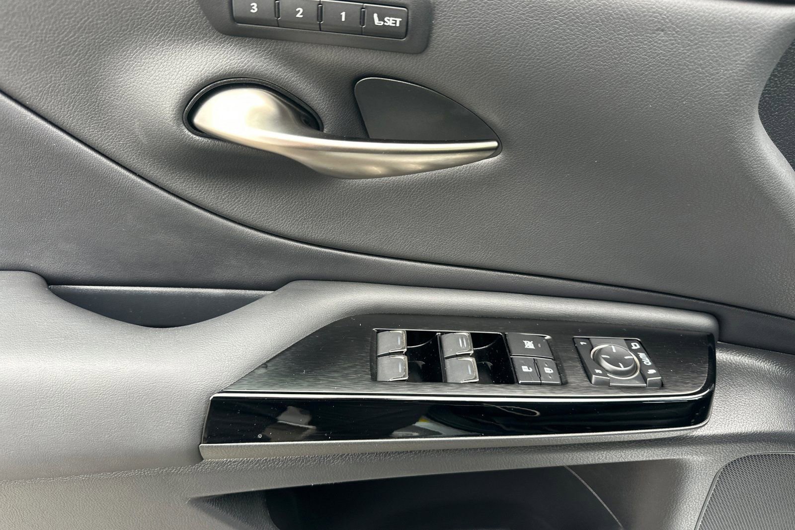 Certified 2024 Lexus ES 350 w/ Premium Package image 12