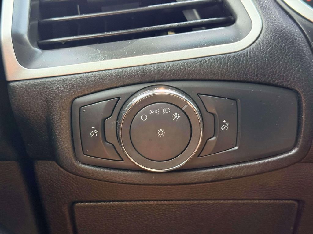 Used 2015 Ford Edge SEL w/ Canadian Comfort Package FWD image 21