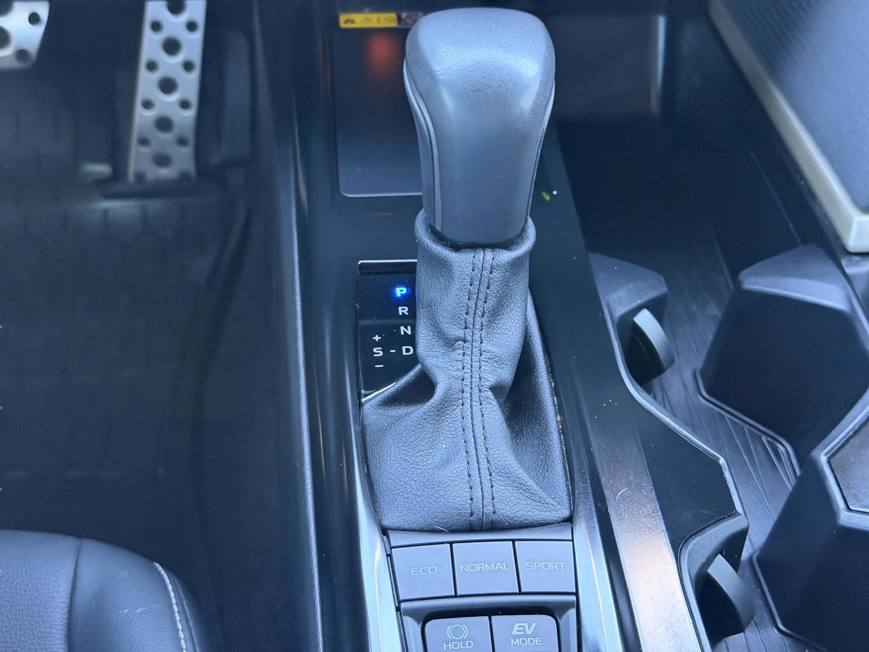 Used 2025 Toyota Camry SE w/ Convenience Package image 26