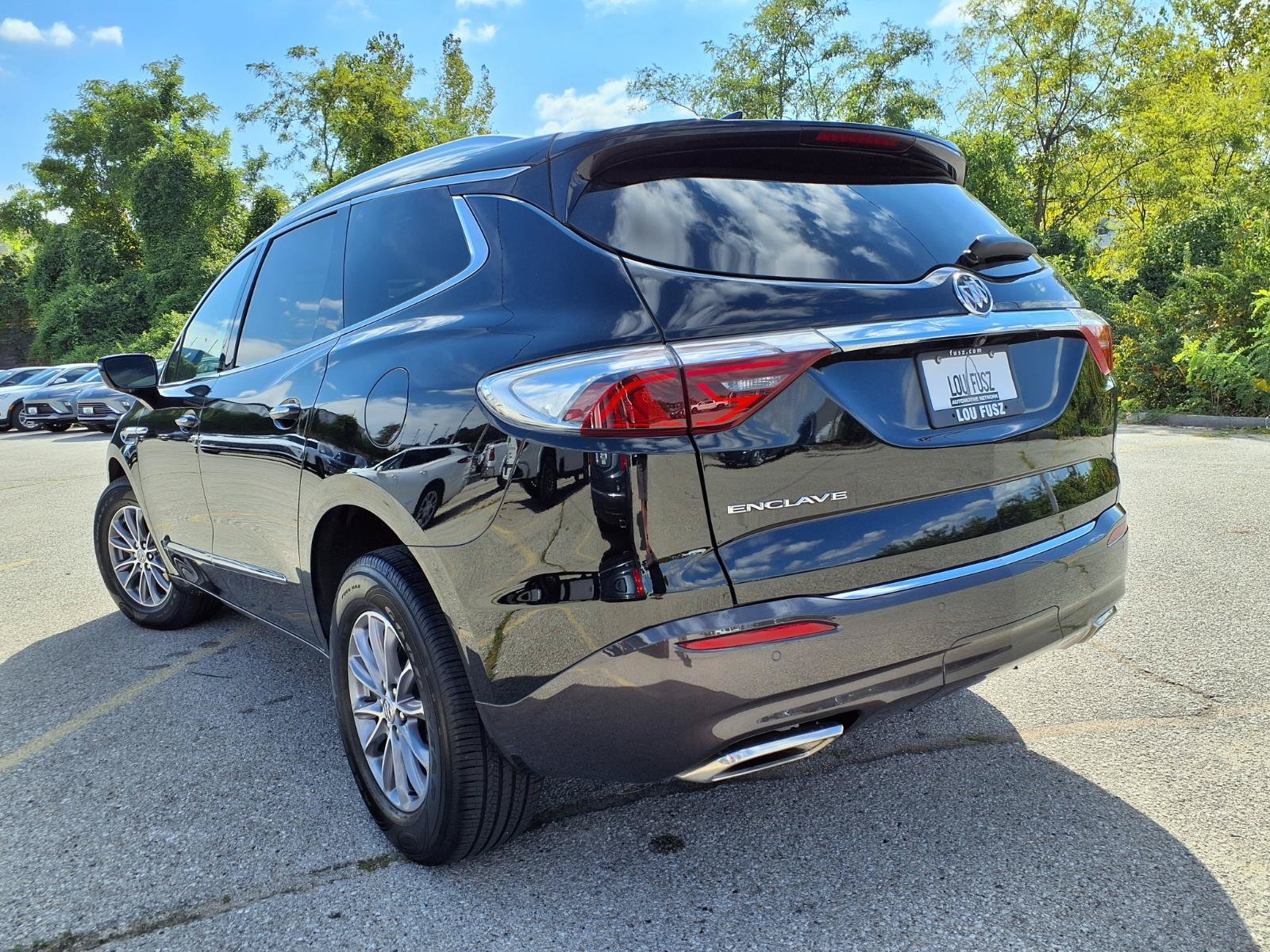 Used 2024 Buick Enclave Essence FWD image 32
