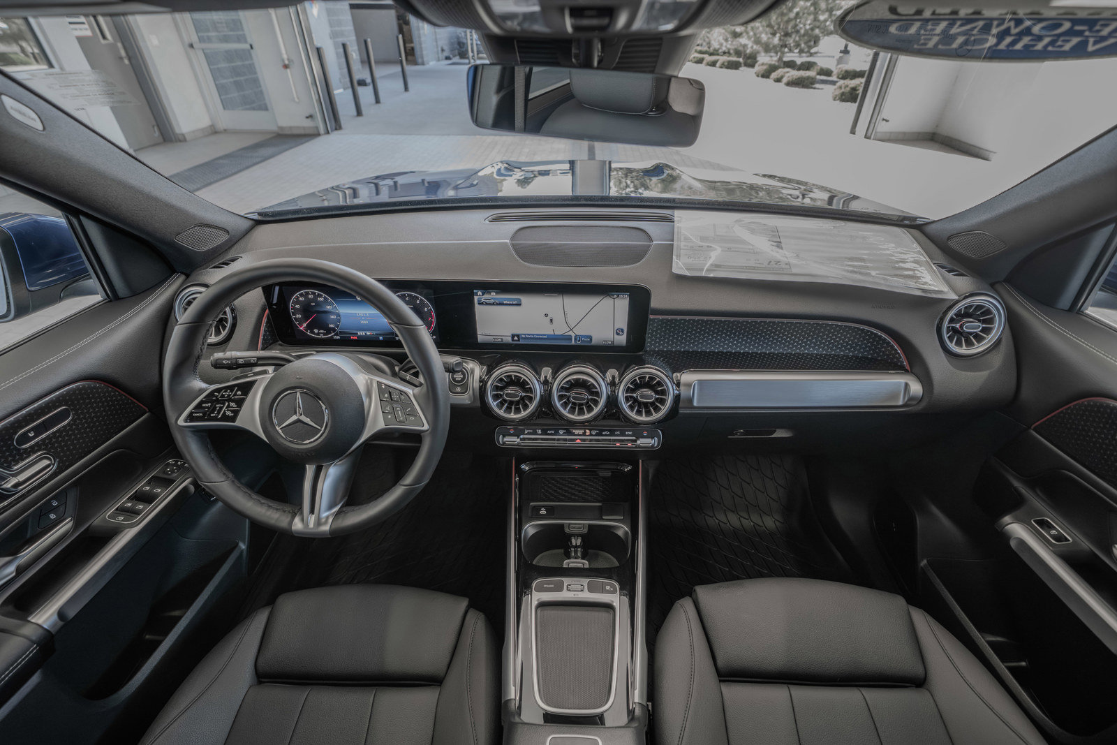 Used 2025 Mercedes-Benz GLB 250 4MATIC image 8