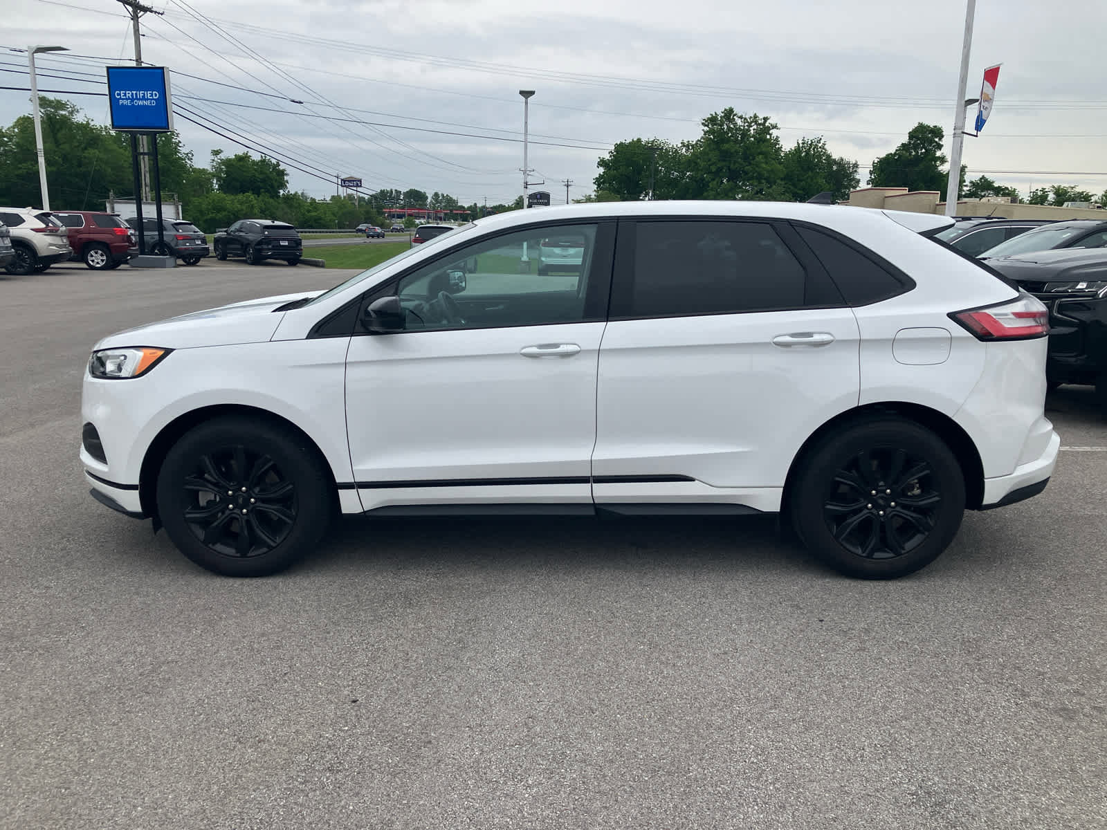 Used 2022 Ford Edge SE w/ Black Appearance Package AWD/4WD image 4