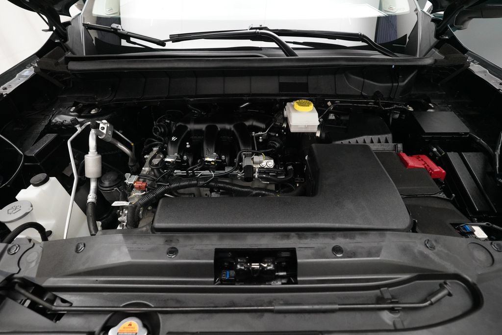 Used 2025 Nissan Pathfinder Platinum AWD/4WD image 3