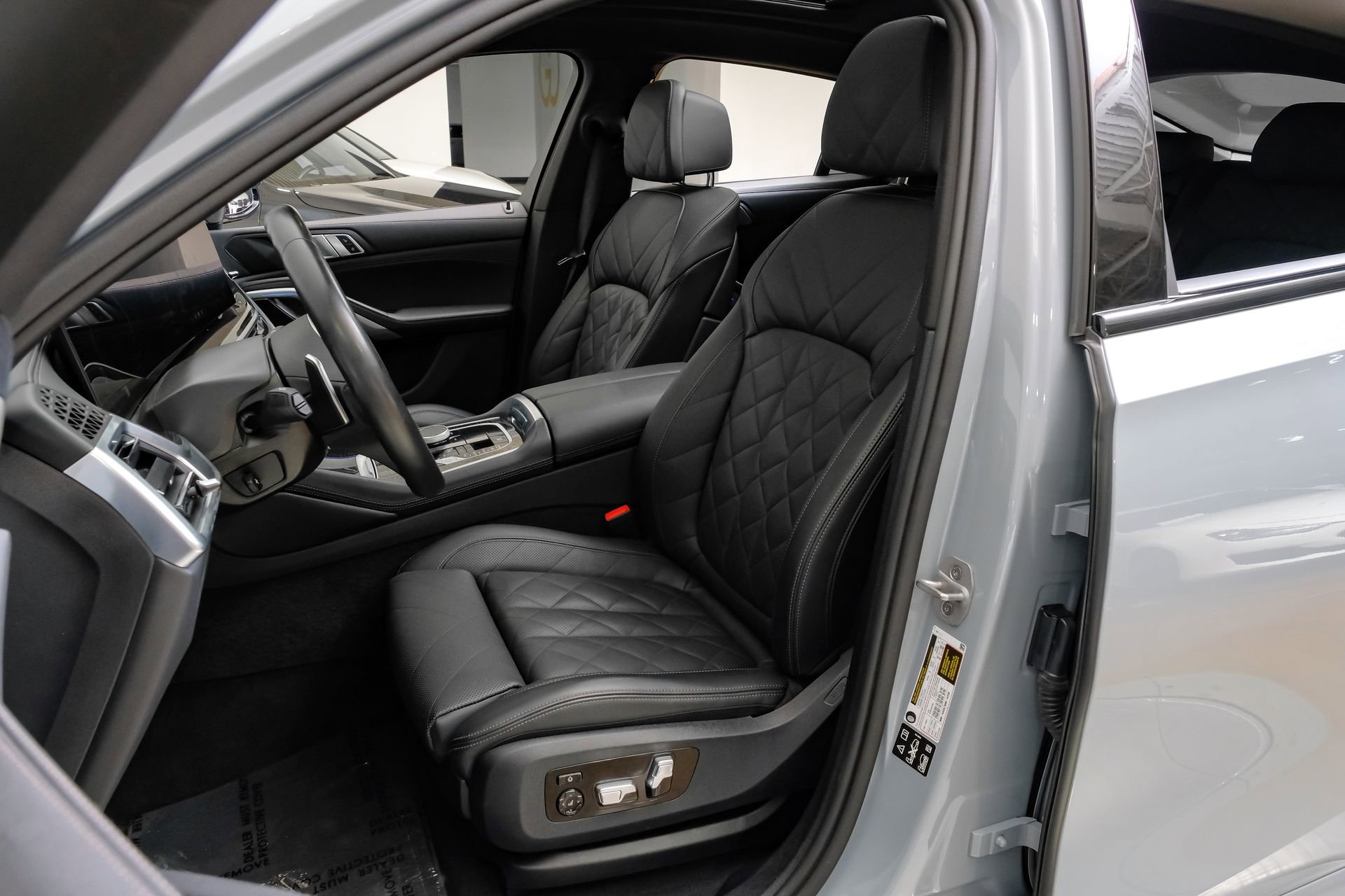 Used 2025 BMW X6 xDrive40i w/ Climate Comfort Package AWD/4WD image 35