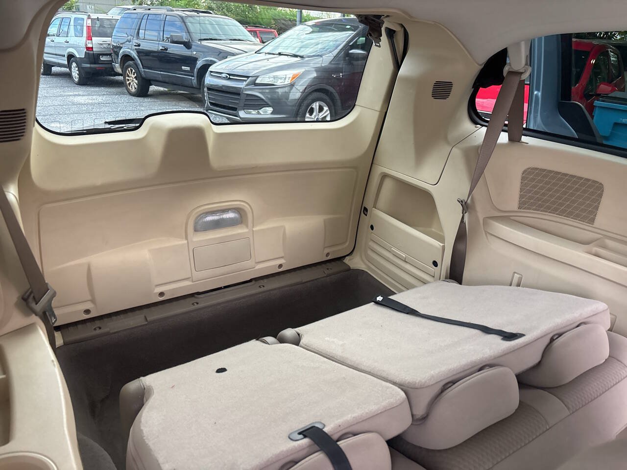 Used 2010 Chrysler Town & Country Touring w/ Entertainment Group #2 FWD image 15