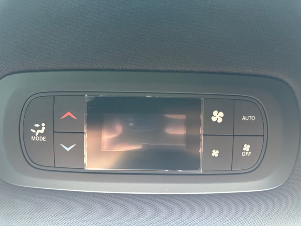 New 2026 Chrysler Pacifica Select image 16