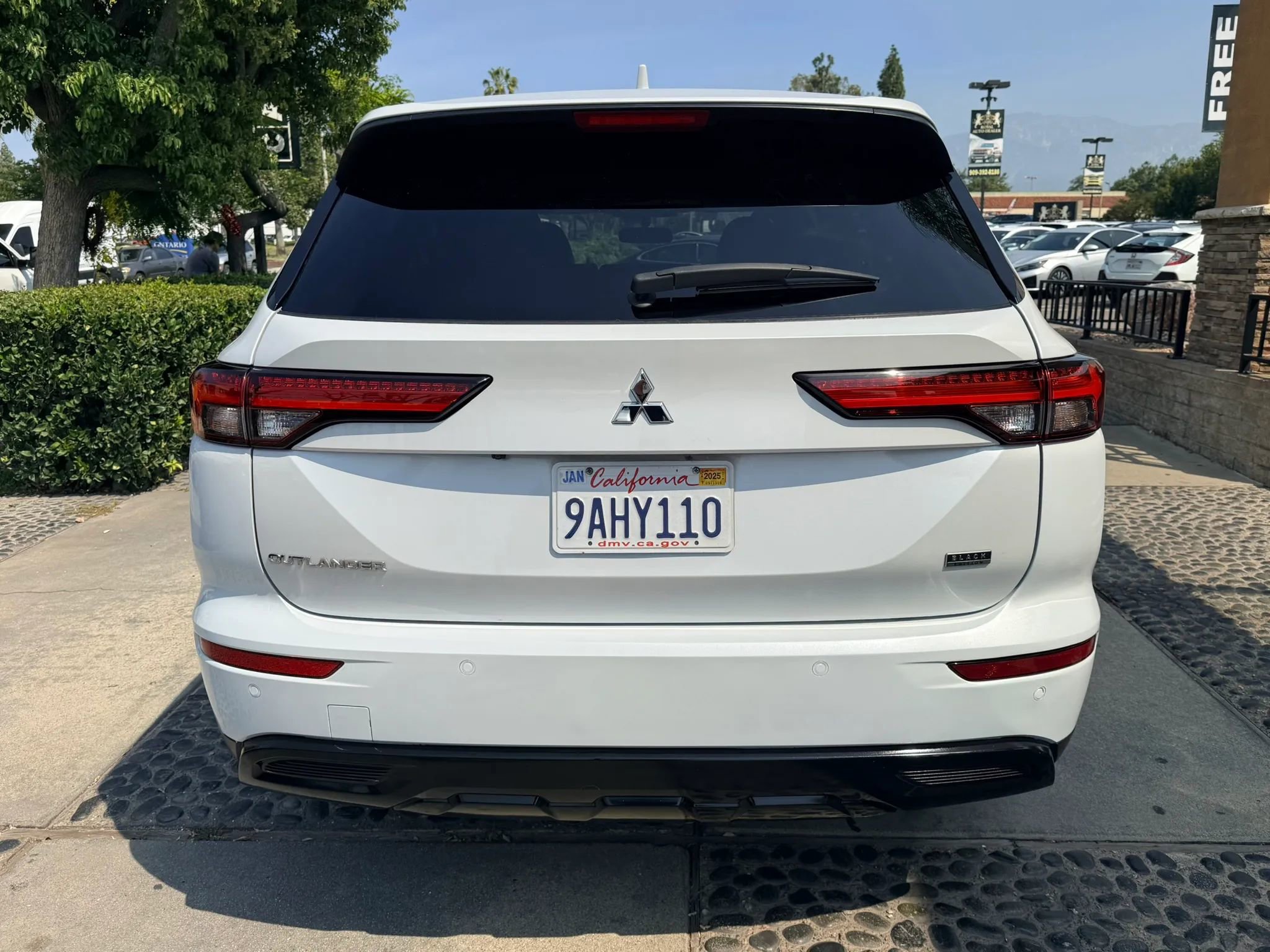 Used 2022 Mitsubishi Outlander SE image 6