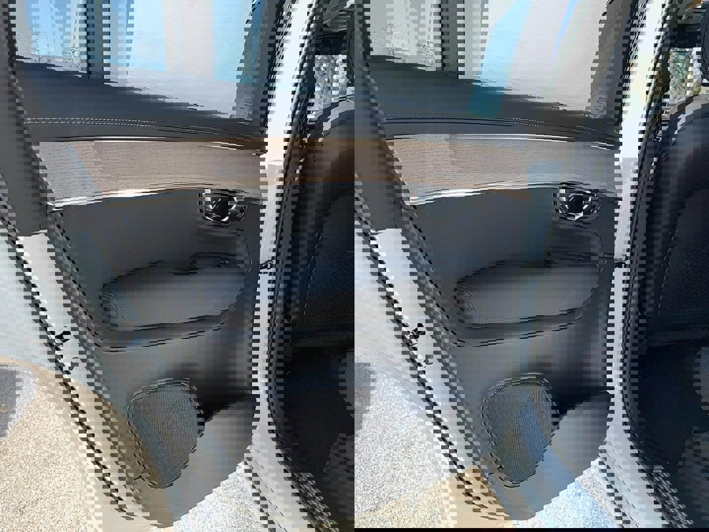 Used 2025 Volvo XC90 T8 Core w/ Protection Package image 15