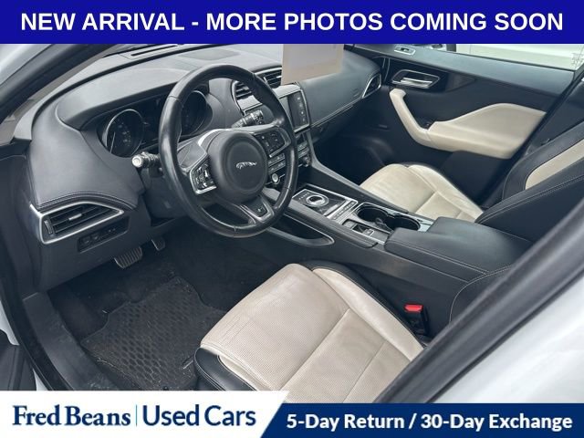 Used 2017 Jaguar F-PACE R-Sport image 15