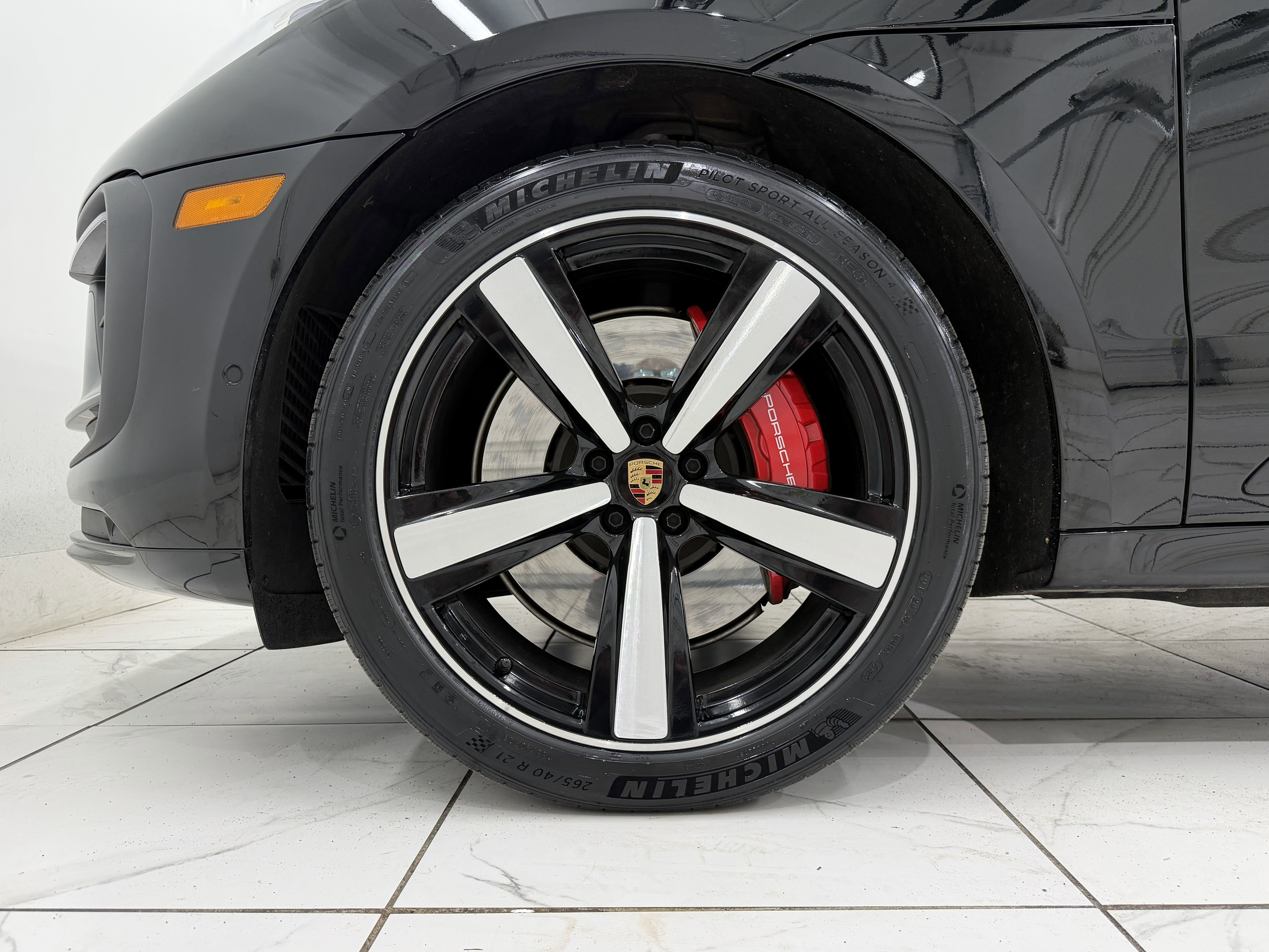 Certified 2024 Porsche Macan GTS image 16