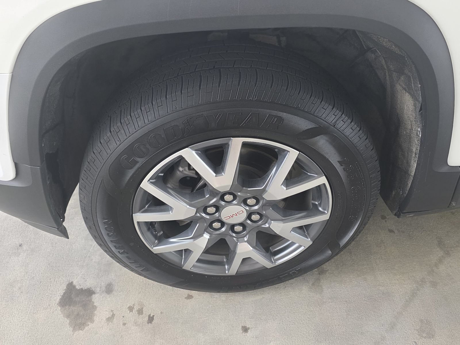 Used 2023 GMC Acadia SLT FWD image 4