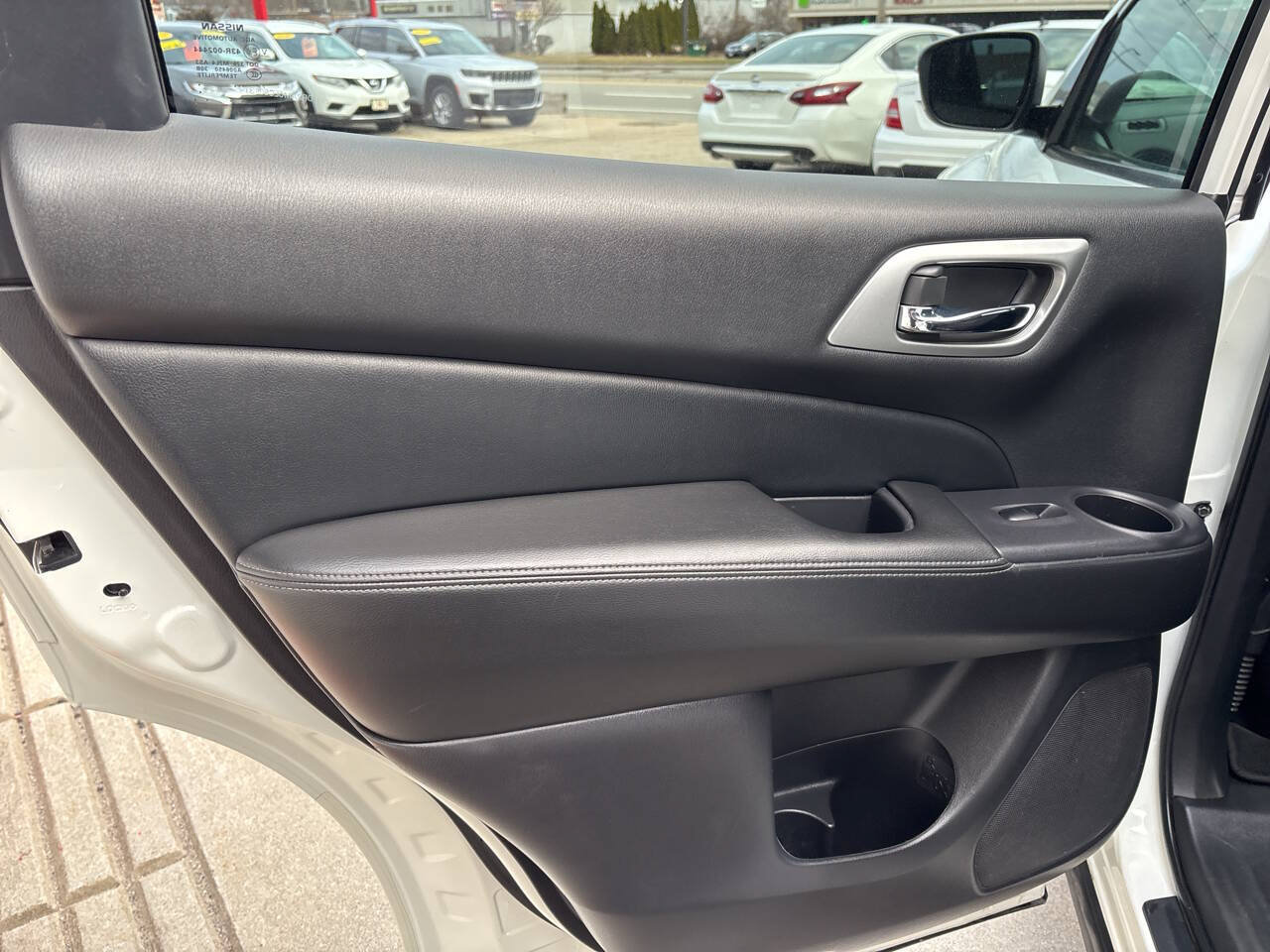 Used 2020 Nissan Pathfinder S AWD/4WD image 13