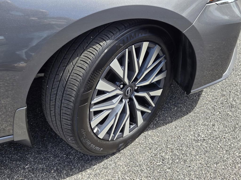 Certified 2024 Nissan Altima 2.5 SV w/ SV Premium Package image 6