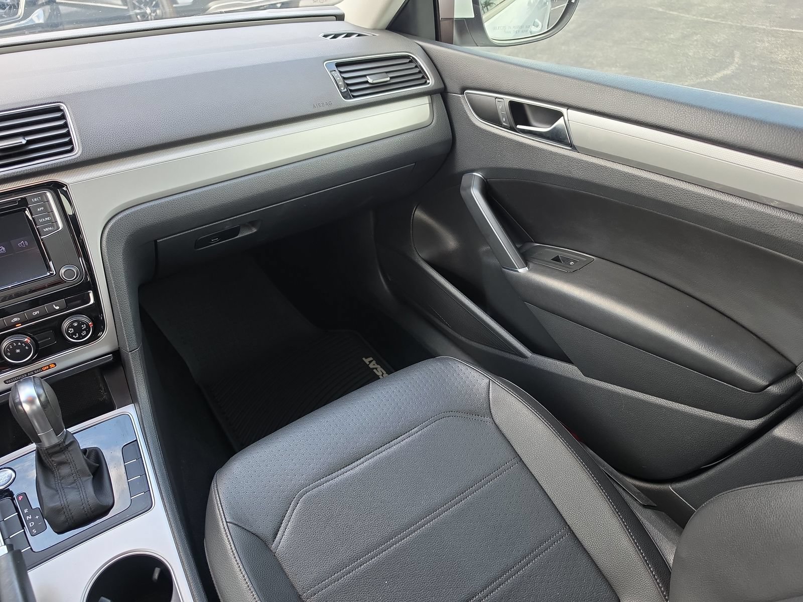 Used 2019 Volkswagen Passat 2.0T Wolfsburg FWD image 11