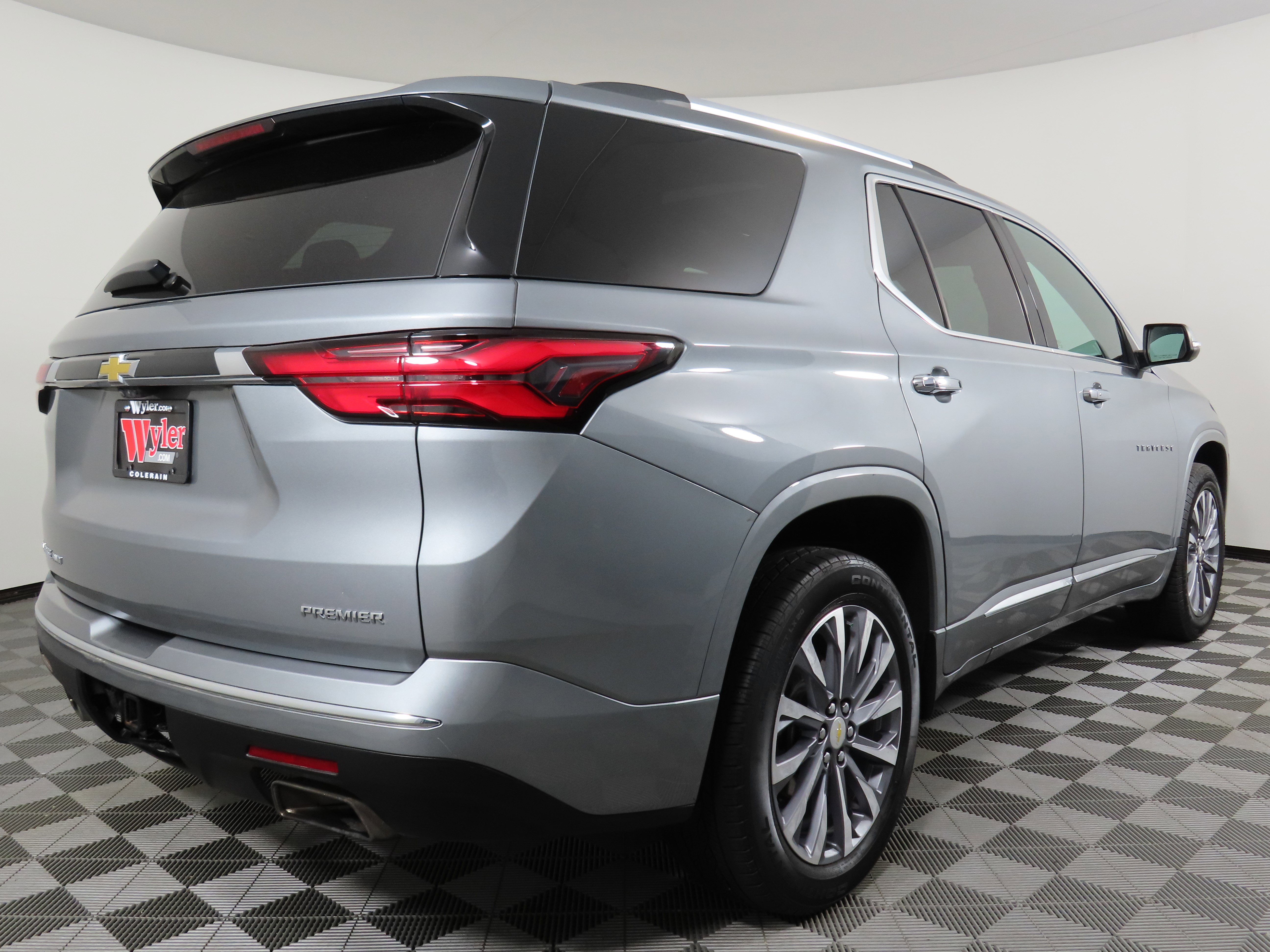 Used 2023 Chevrolet Traverse Premier AWD/4WD image 15