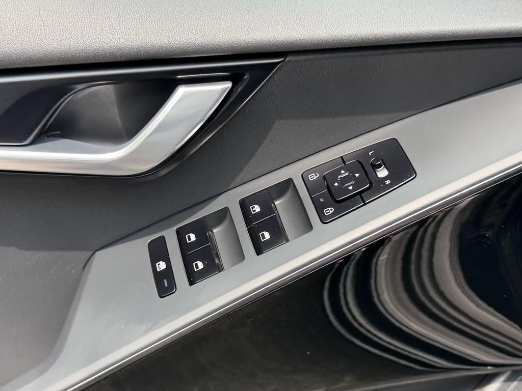 Certified 2023 Kia Niro EX FWD image 16